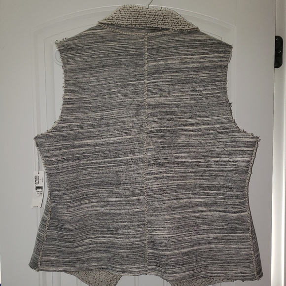 ND New Direction Size Large Gray and white vest - Picture 2 of 10